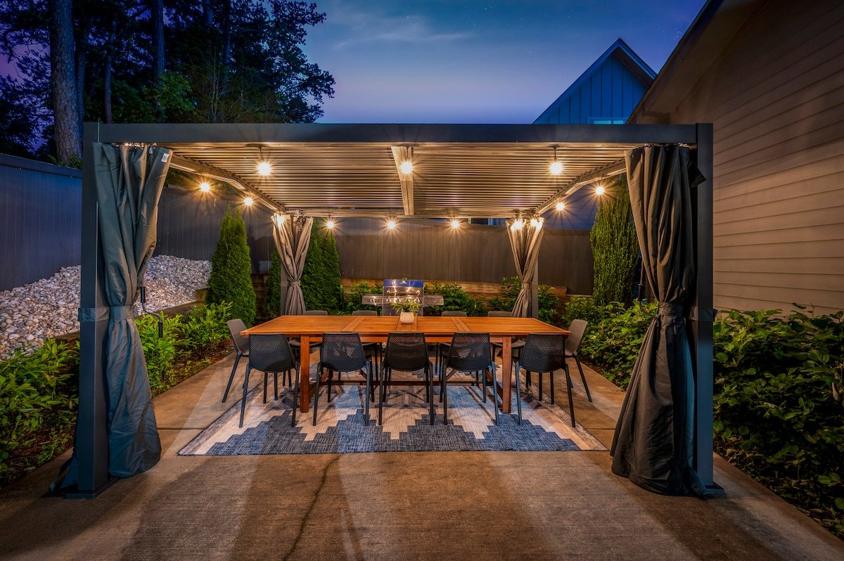 Pickleball Court, Spa Room, Newly Remodeled Home! gallery image 5