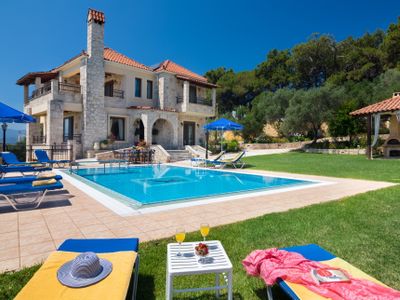 Family Villa w/Pool, Billiard ,Ping Pong, BBQ area