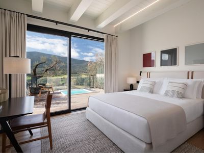 Panoramic Villa With Hot Tub (3D)