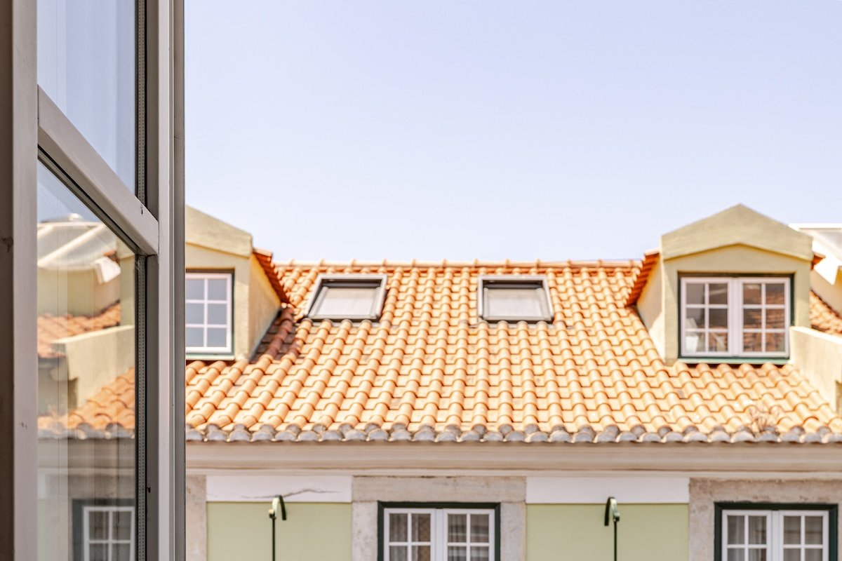 Historic Apt w/Balcony in Baixa (short term lease) gallery image 2