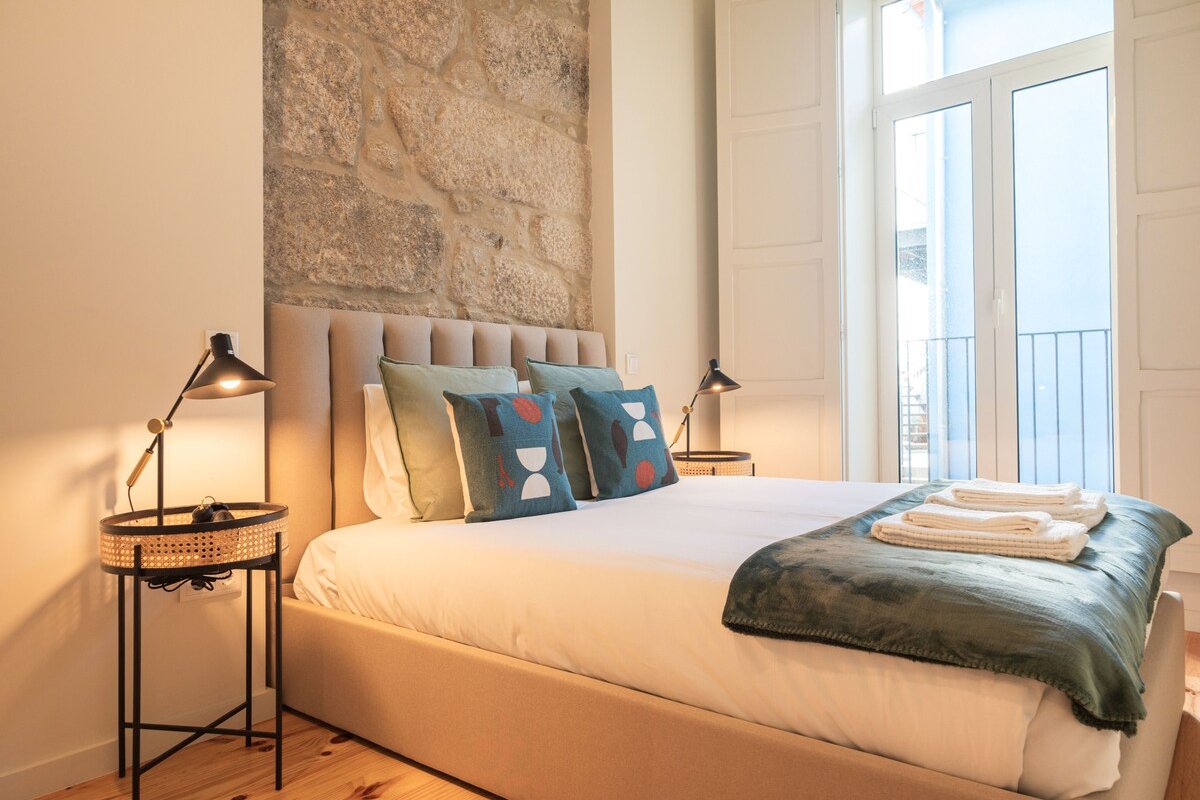 Luxury Style 2 with A/c Downtown Porto near Metro gallery image 4