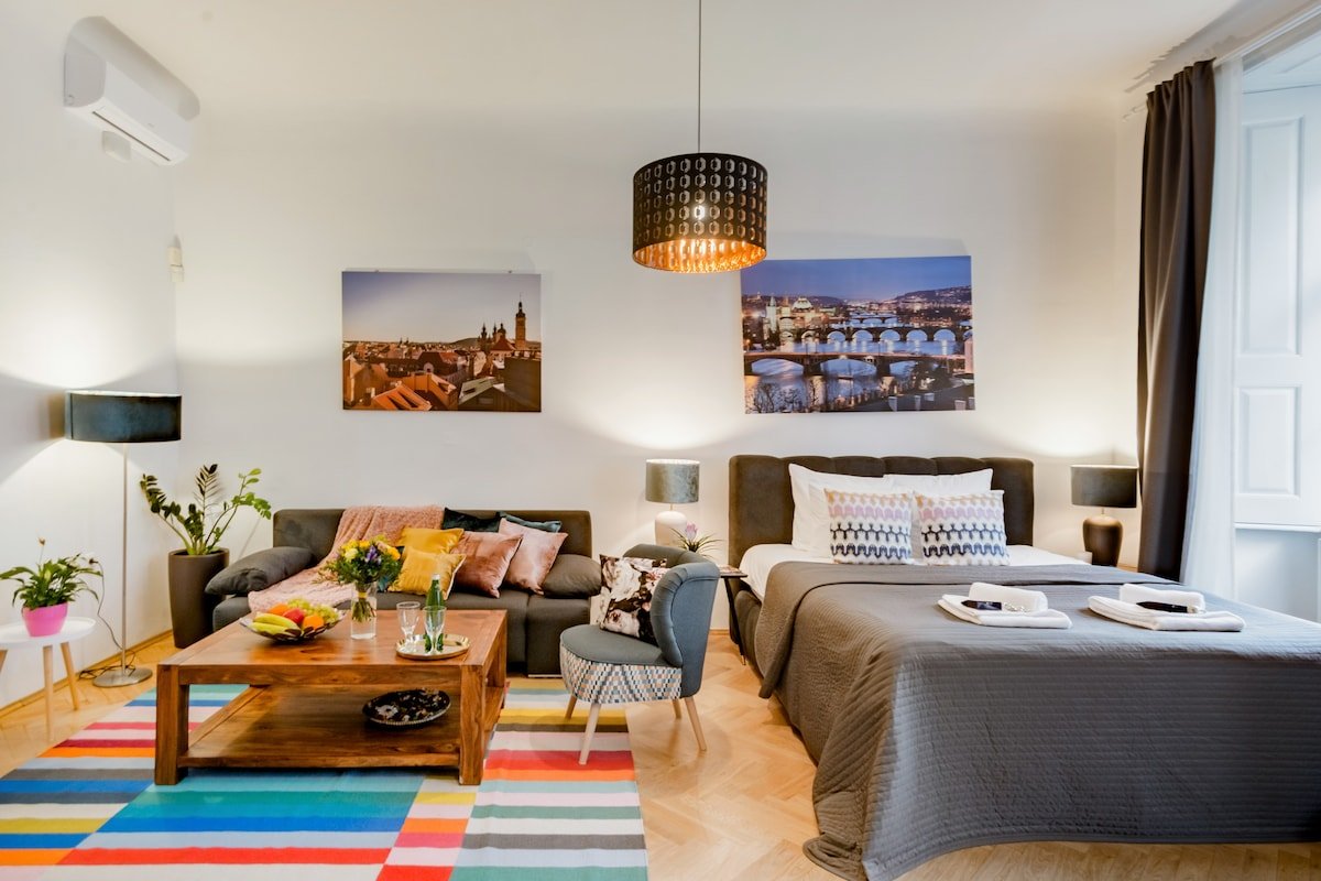 Walk to Historic Sites from a 13th Century Building gallery image 2