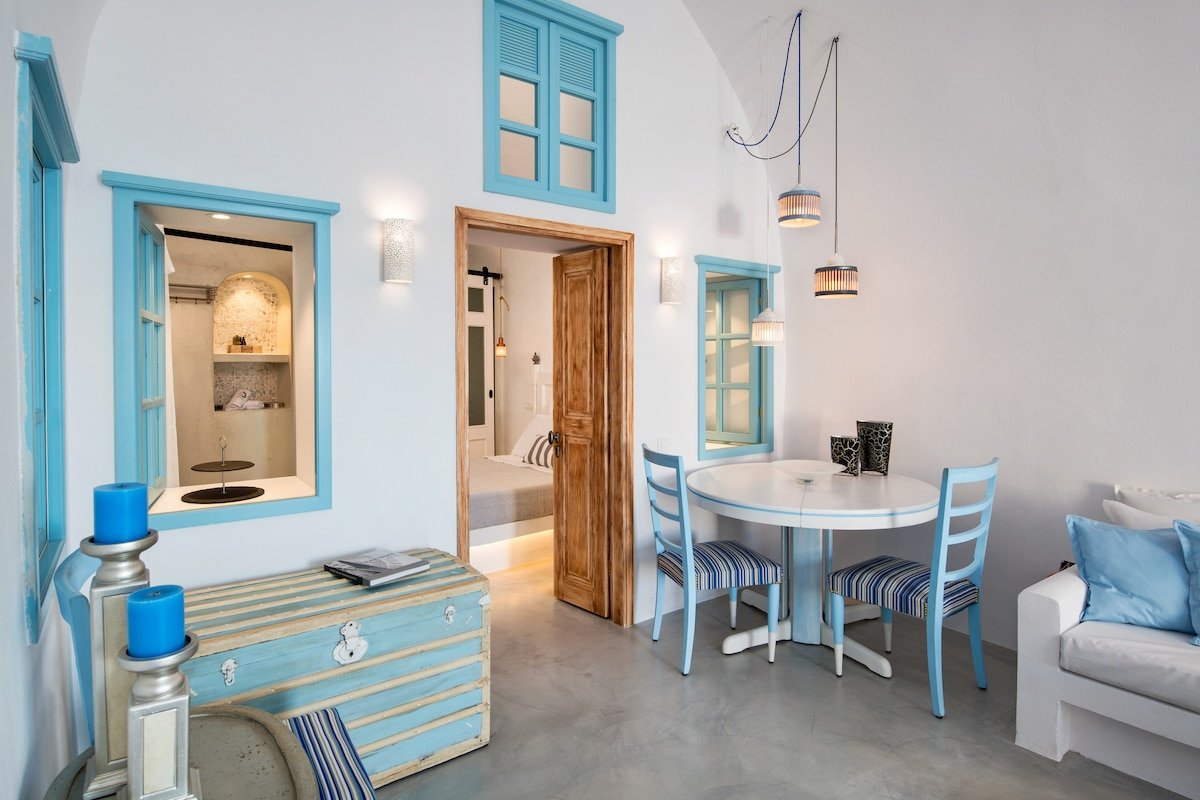 EverBlue Cave House by Thireon gallery image 5