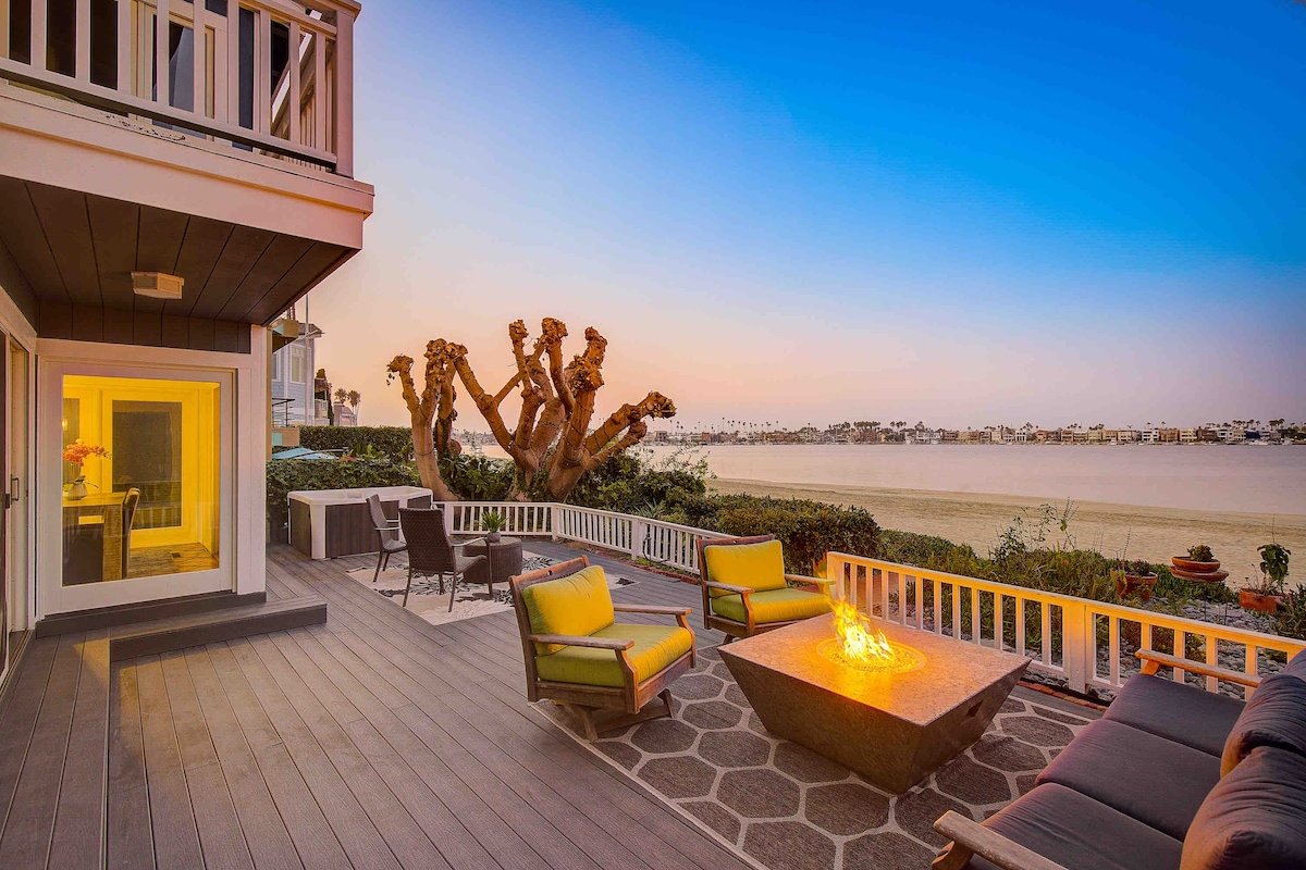 On the SAND peninsula home with hot tub & fire pit gallery image 3