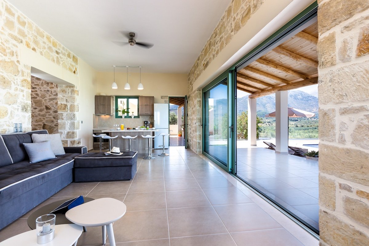 Villa Sugar- 2 km from the beach! gallery image 5