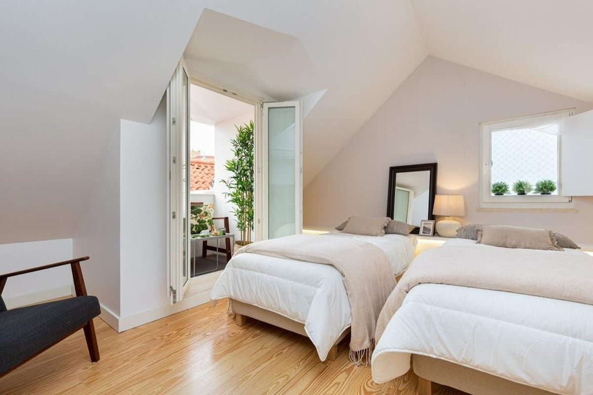 Apartment • Downtown Lisbon • 3 Bedrooms • Balcony gallery image 4