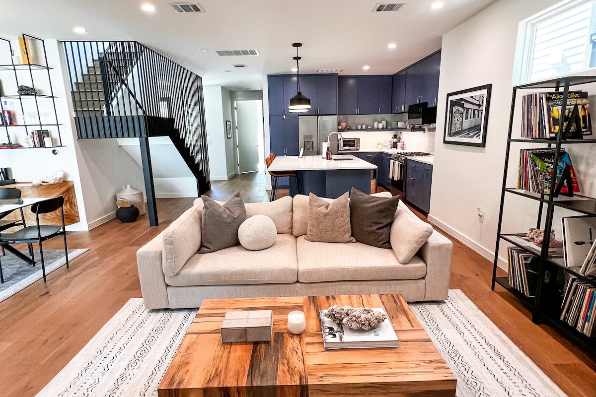 Downtown Luxury Home w/ Pool & Hot Tub Near Lake gallery image 3