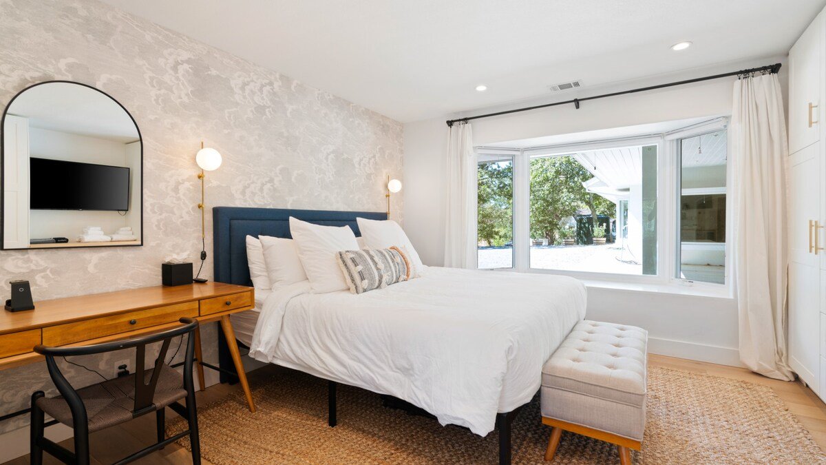 Honey Farm Retreat in Healdsburg gallery image 4