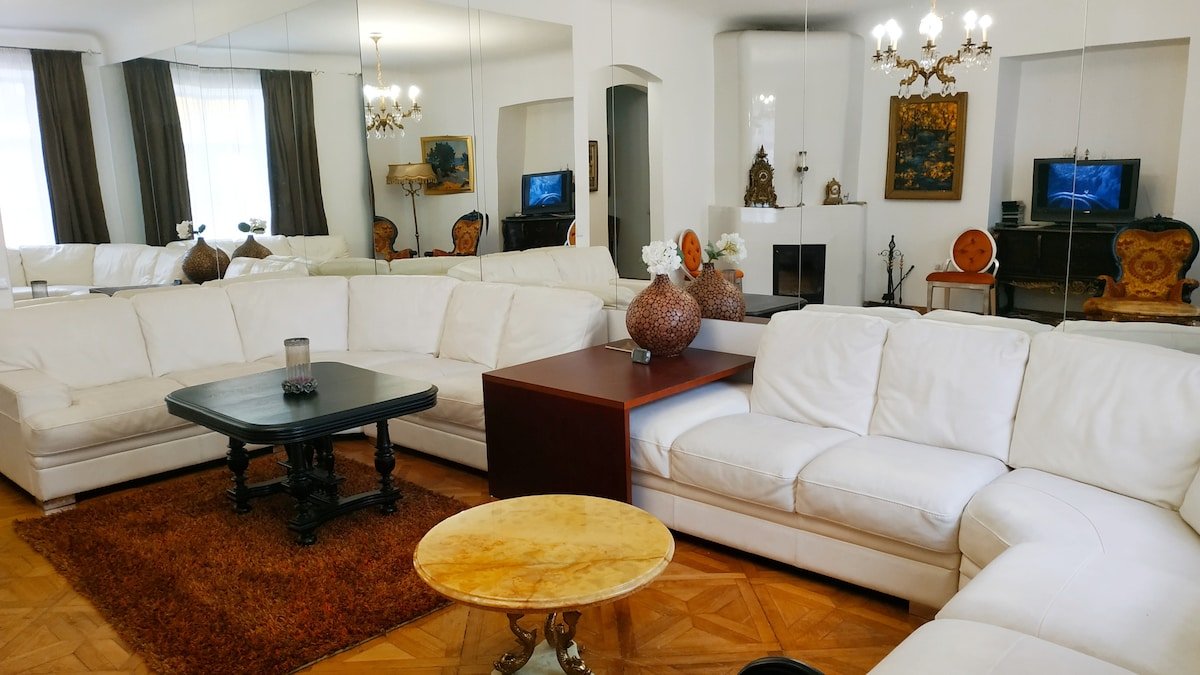 Old Town Charm 5bedrm 178sqm 7 rooms appartment gallery image 2