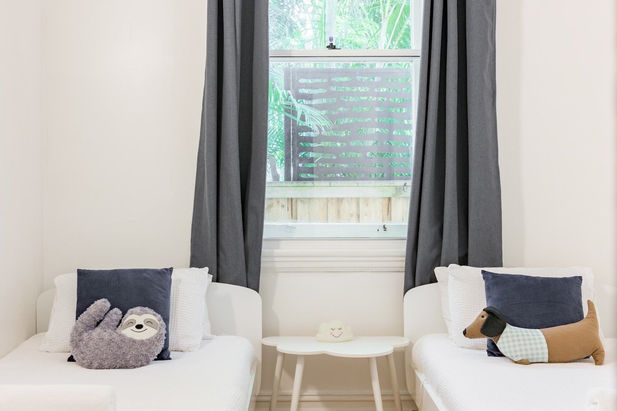 Entire home just minutes from beach gallery image 5