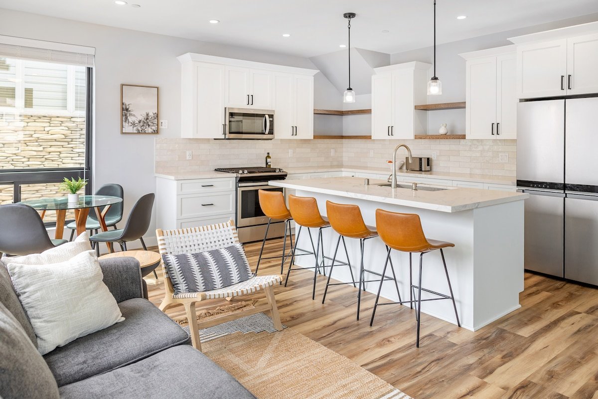 OCEAN VIEW – 1 block to the beach gallery image 2