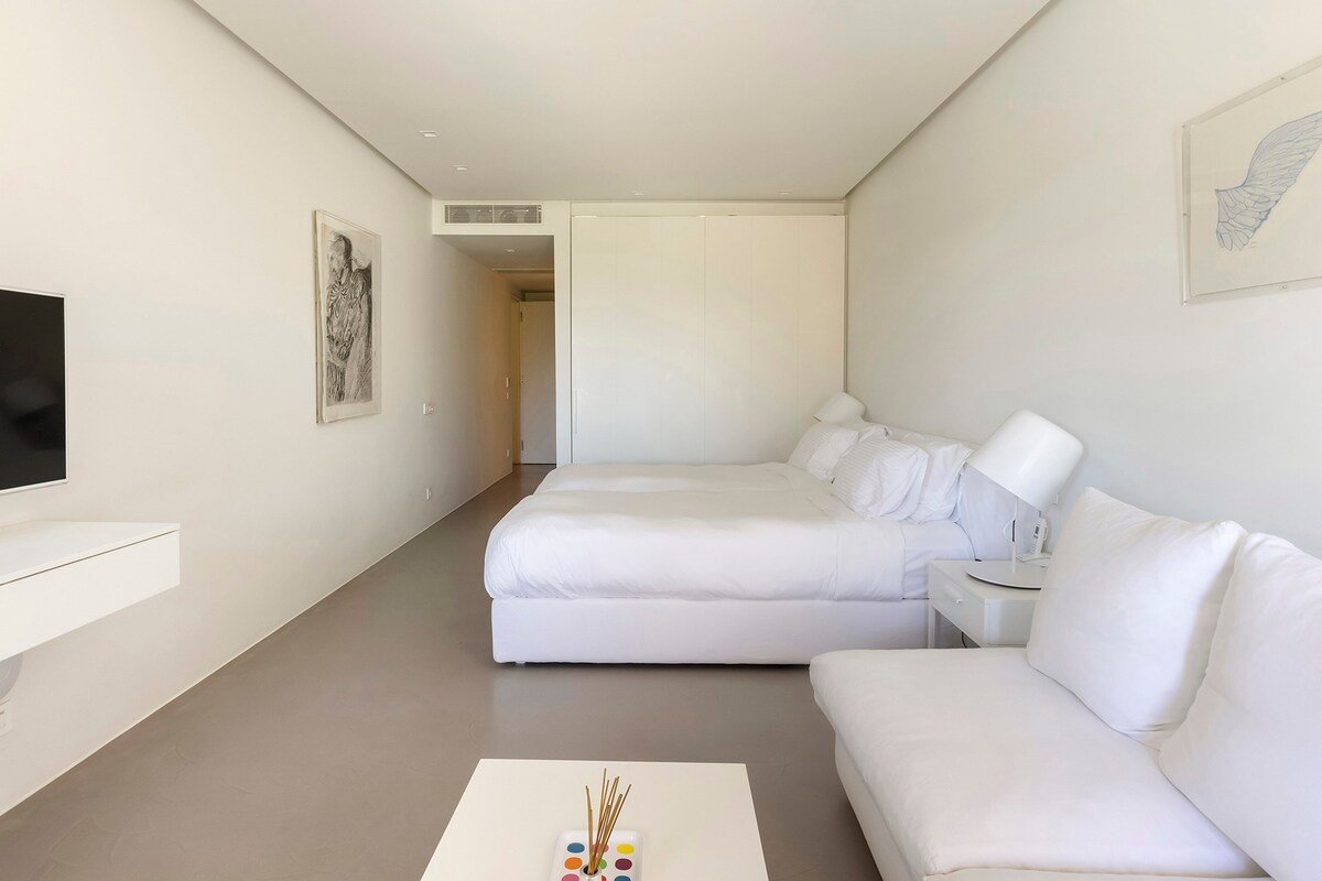 Roellia gallery image 4