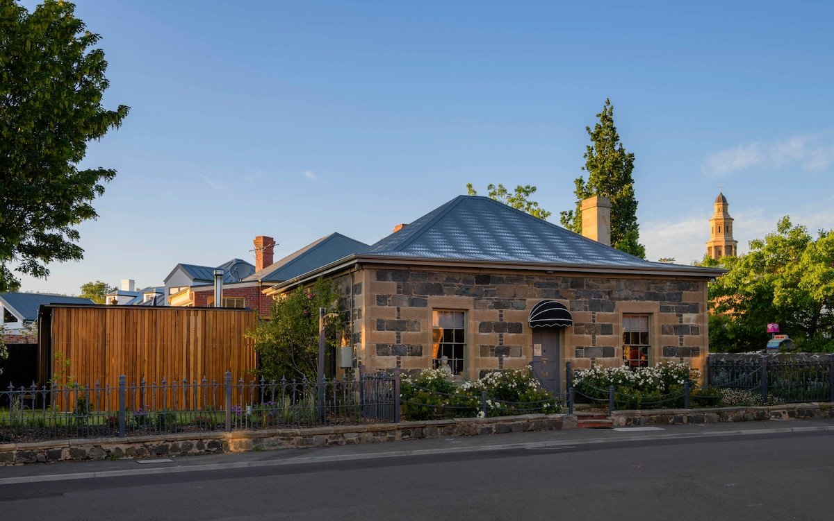 Fusilier Cottage – a luxury boutique accommodation gallery image 2