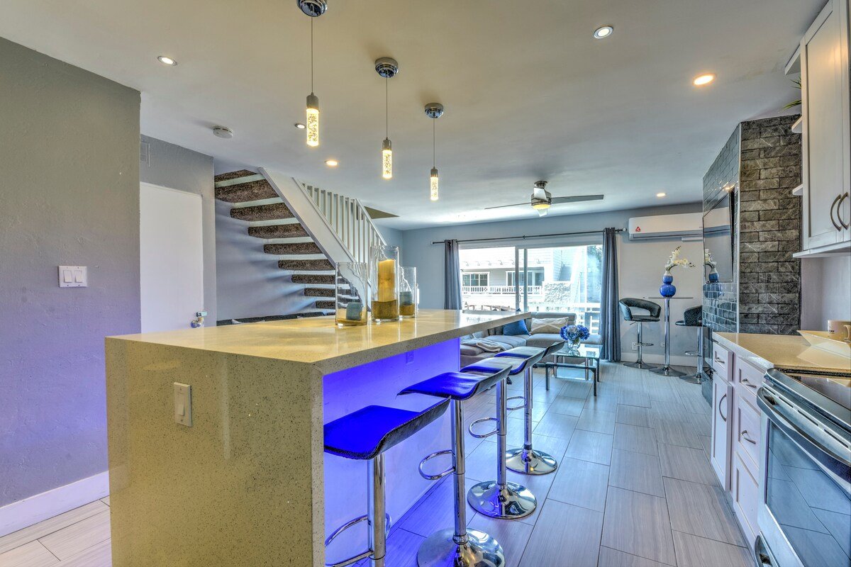 Oceanview! 2Br Loft + Rooftop Deck Ultra Modern gallery image 4