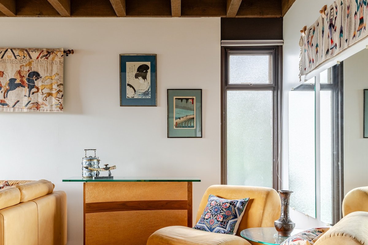 Luxury Walk to Beach Home/ Sauna/ Chef’s Kitchen gallery image 3