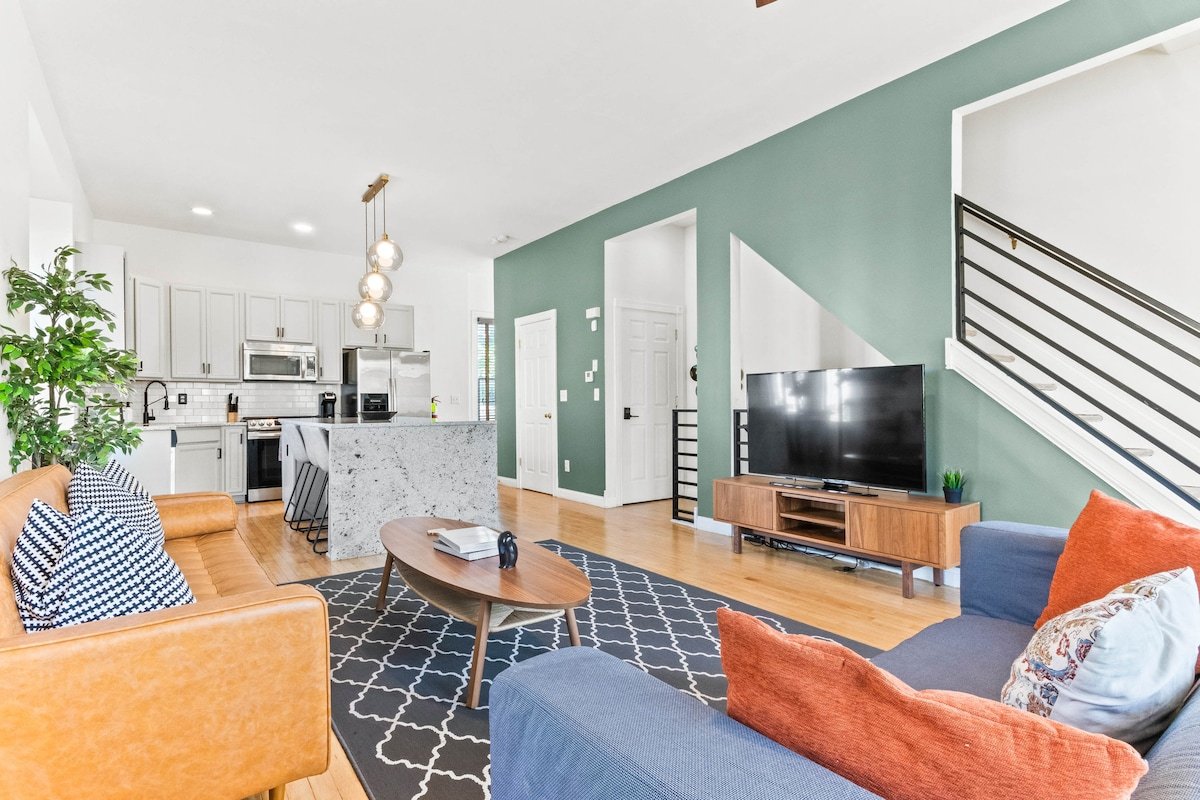 Italian Village- Short North Home- private parking gallery image 2