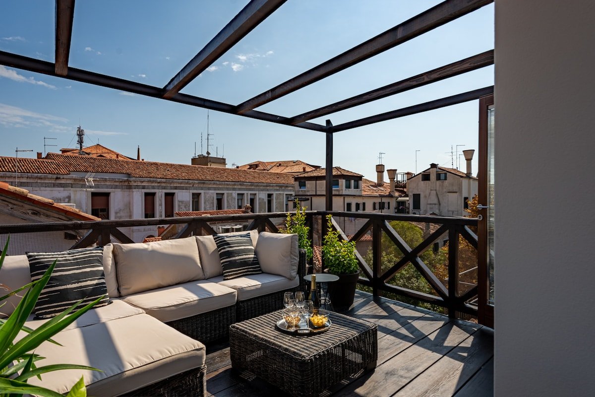 Stylish house with wonderful roof terrace gallery image 3