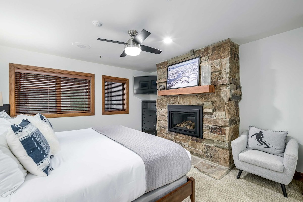 Luxury Deer Valley Ski-In/Ski-Out Gem with Hot Tub gallery image 4