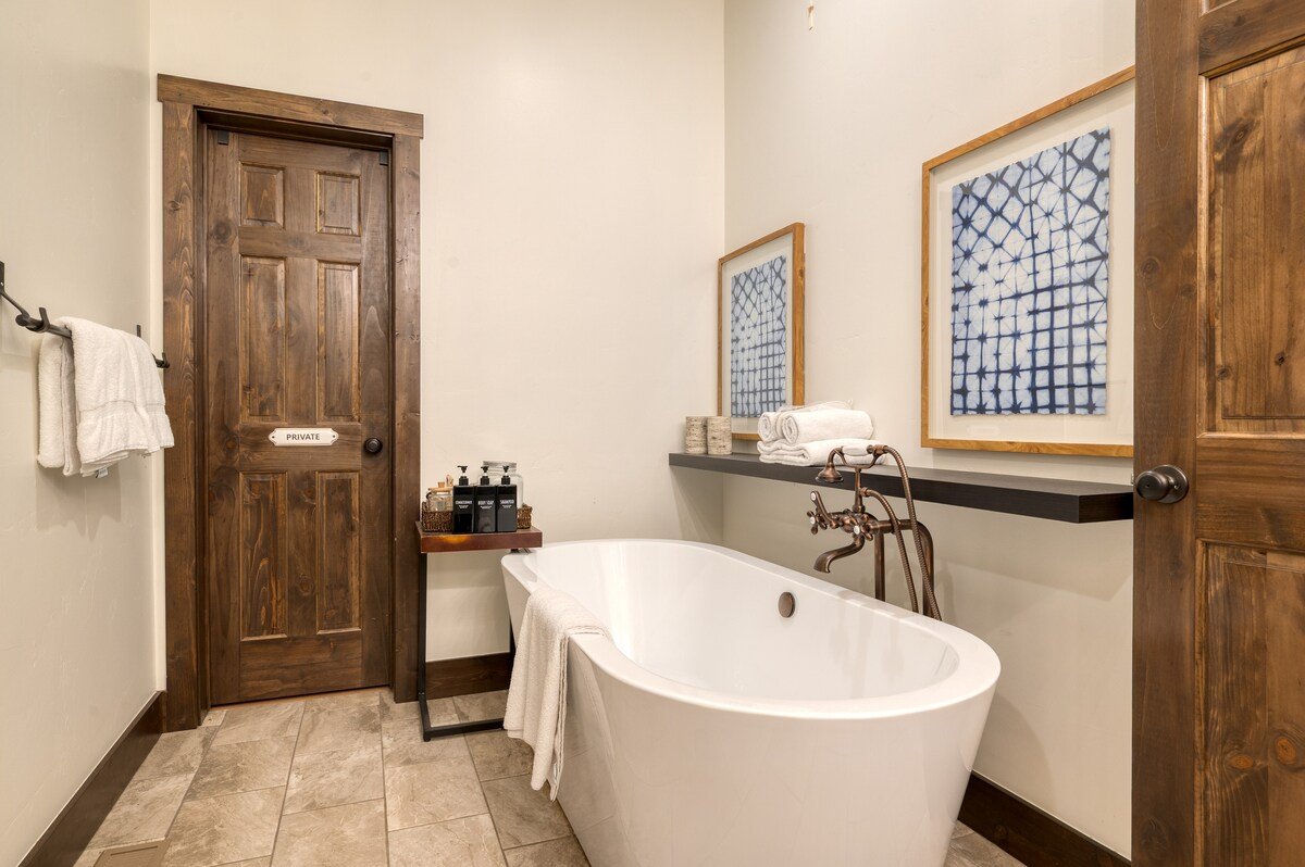 Sleeps 19 | Winterhaven Estate by AvantStay gallery image 4