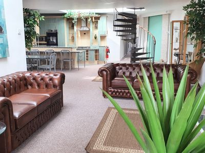 (7) Huge Penthouse Sleeps 13+1 in Centre. Parking