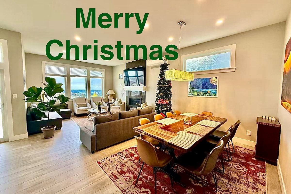 Beautiful New Home w/great view gallery image 2