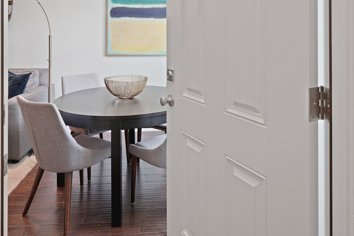 Hill East BnB – Modern Style and Comfort 3BR/3BA gallery image 5