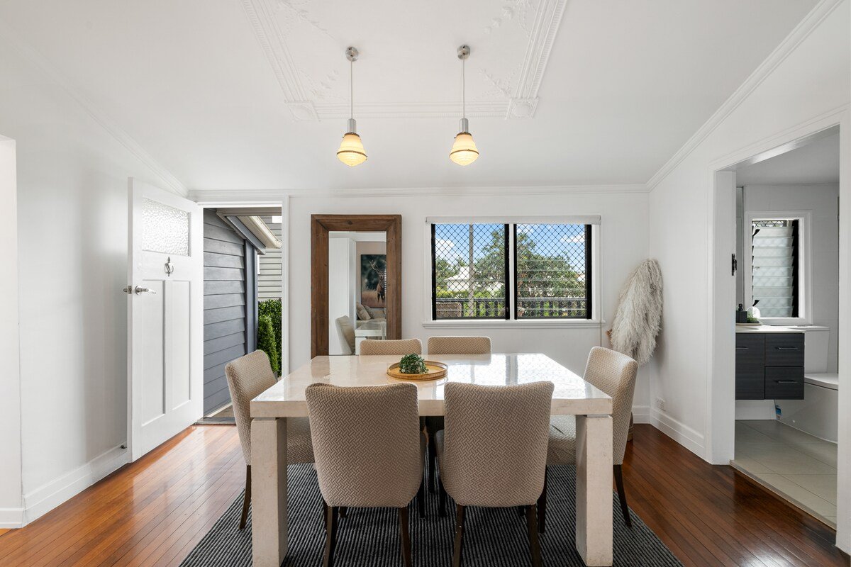 The White Home/ Luxe King Bed/ Parking/ Airport gallery image 3