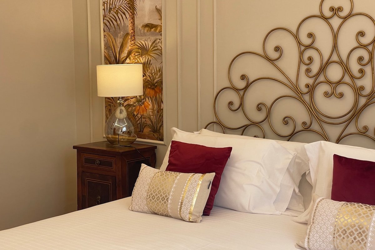 Huge private apartment at the Duomo cathedral gallery image 5