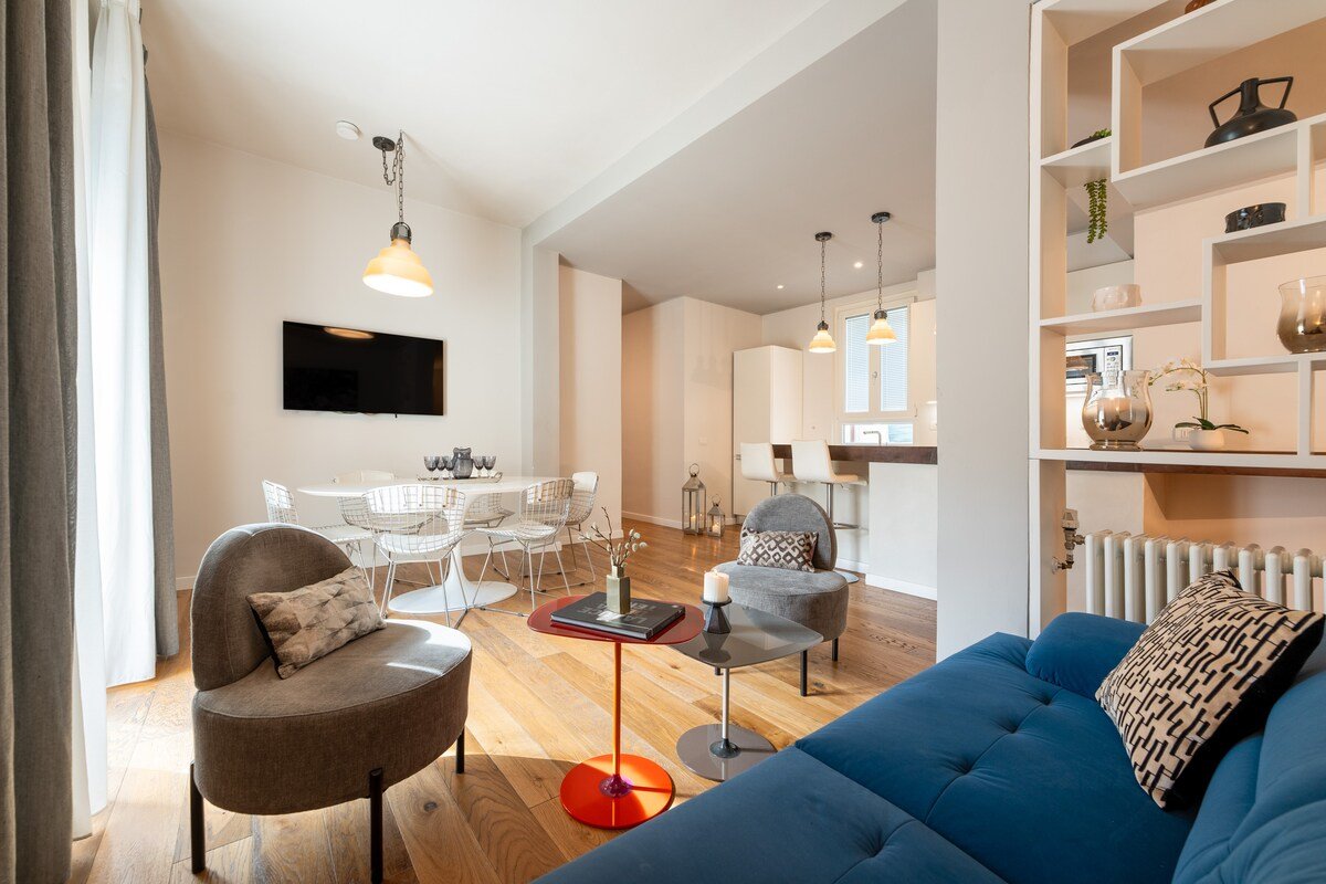 Ponte Vecchio Guelfo with balcony gallery image 3