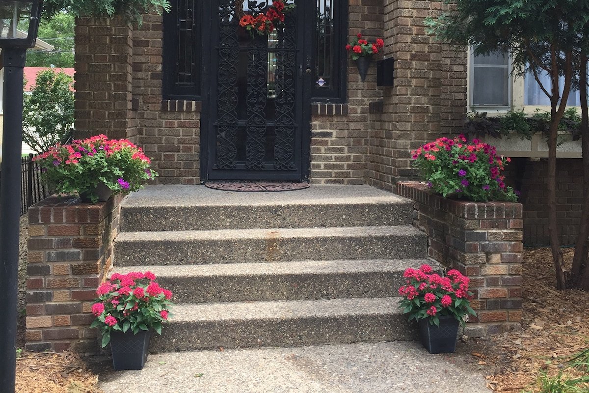 Fabulous Uptown 7BR, 2BA Location, Location! gallery image 2