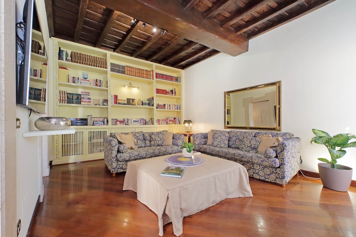 Piazza Navona Balcony by Luxury Getaways gallery image 4