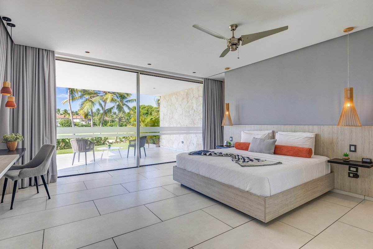 Arrecife Royale – Scenic Lake and Golfside Retreat gallery image 2