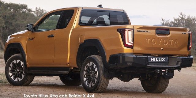 TOYOTA HILUX 2.8 GD-6 RB RAIDER X 4X4 A/T P/U XTRA CAB - 11 