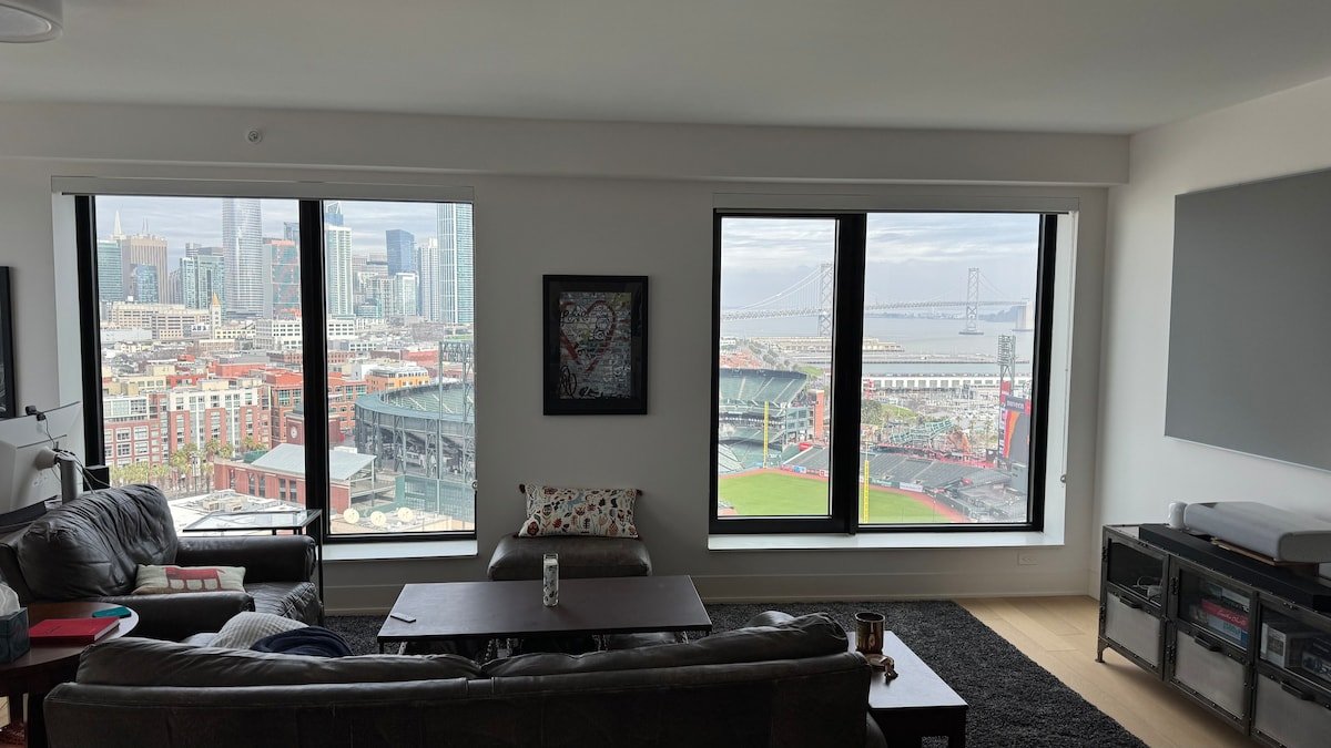 Lux 2BR/2BA Overlooking Oracle Park near Chase Ctr gallery image 2