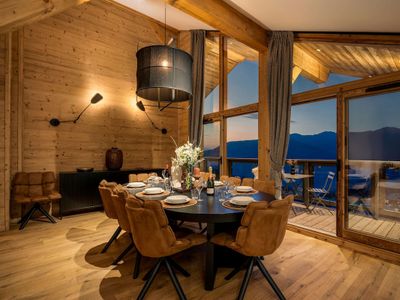 Luxury Penthouse 4BR with Panoramic Views & Garage