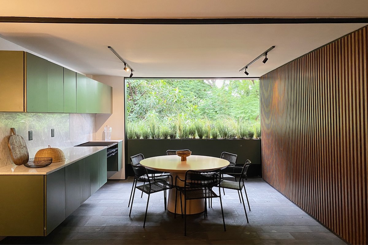 Chic Condesa gem with a terrace! gallery image 2