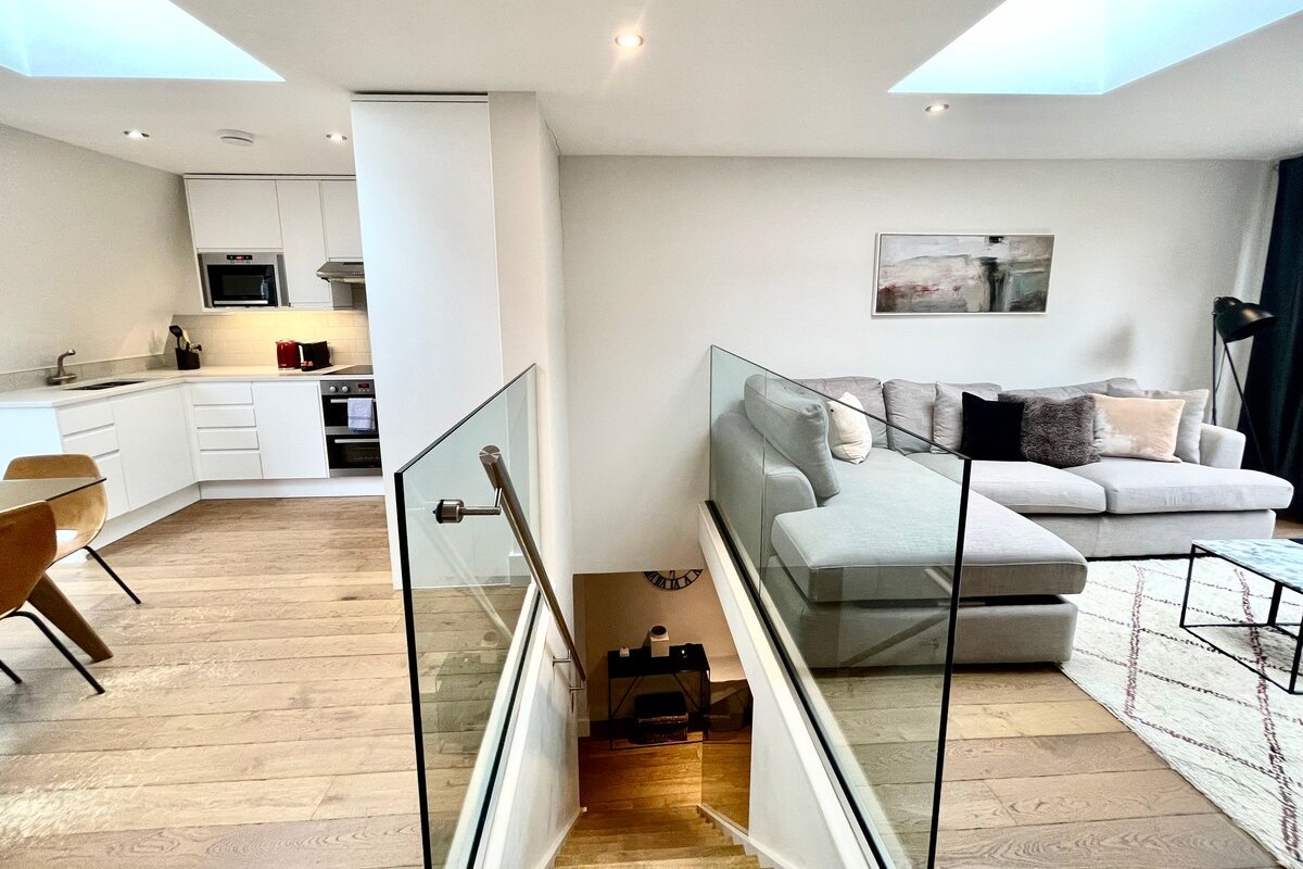 Covent Garden,2bed,2bath/AC-Big gallery image 5