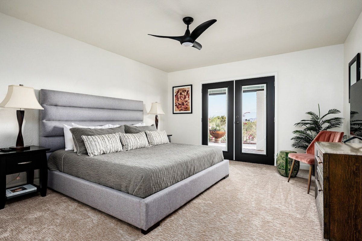 Mid-Century Mountain Dream Villa, Hot Tub, Pool gallery image 4