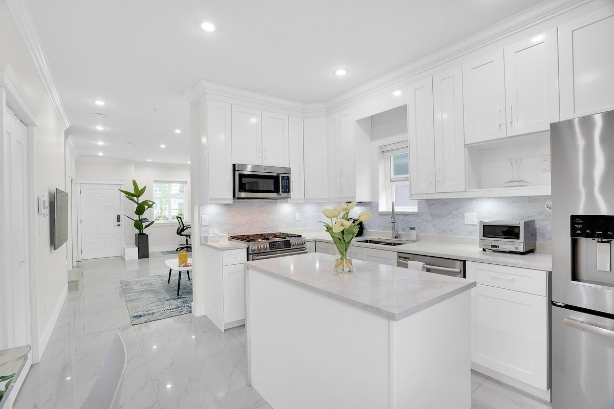 Free Parking | Family Friendly | 15 Mins Downtown gallery image 3