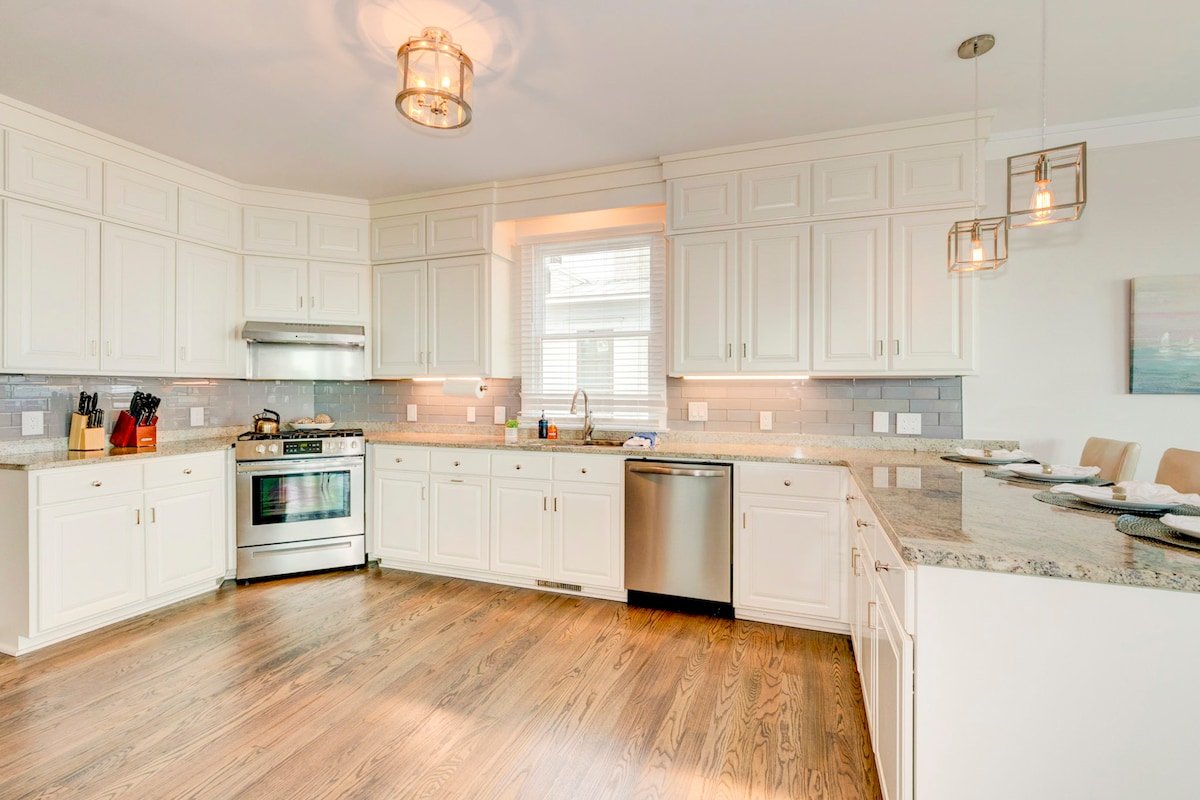 Dolphin Manor gallery image 5