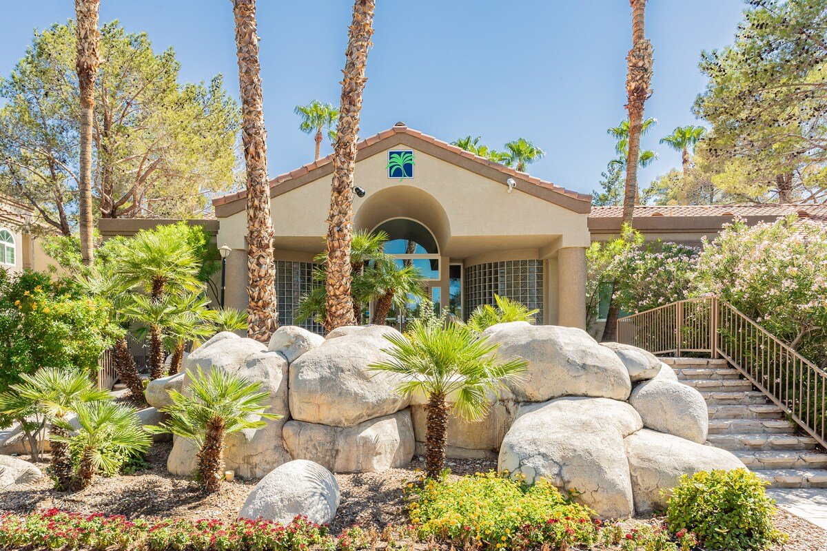 Elegant 2BR Condo – 2nd Floor | No Extra Fees gallery image 5