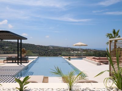 Villa En Paraiso, a Majestic SeaView Retreat 