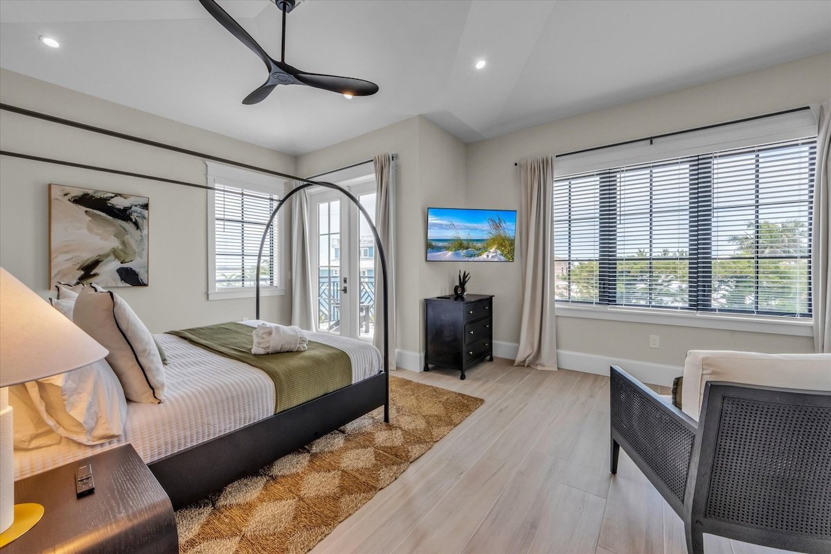 The Mystical Rose – Brand New Luxury Home with gallery image 4