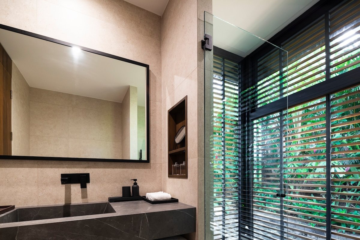 Elu-Architectural Masterpiece Amazing Ocean Views gallery image 5