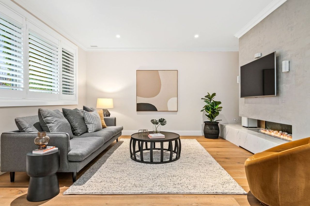 Luxe Parkside Hampton Home gallery image 3