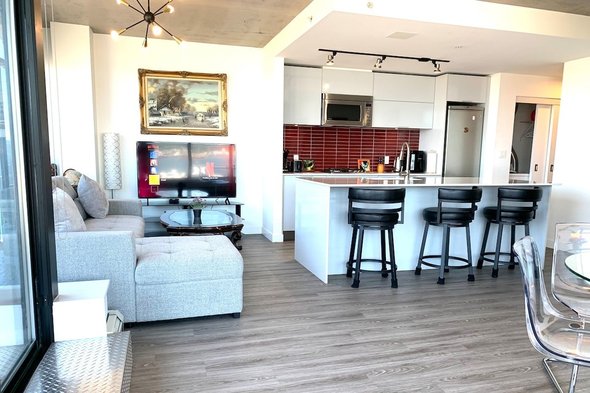 Stunning views – Gastown, 1 parking gallery image 4