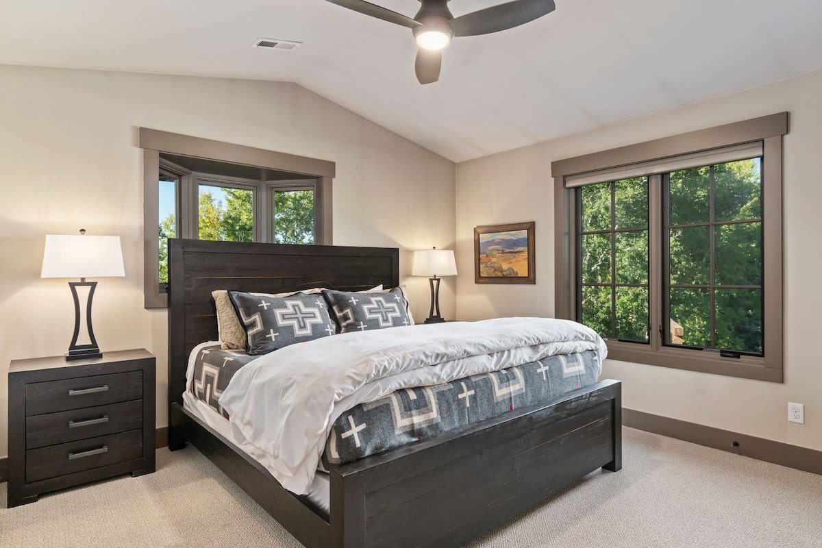 Lux Private Mtn Estate, Wildlife, Games, & Hot Tub gallery image 5