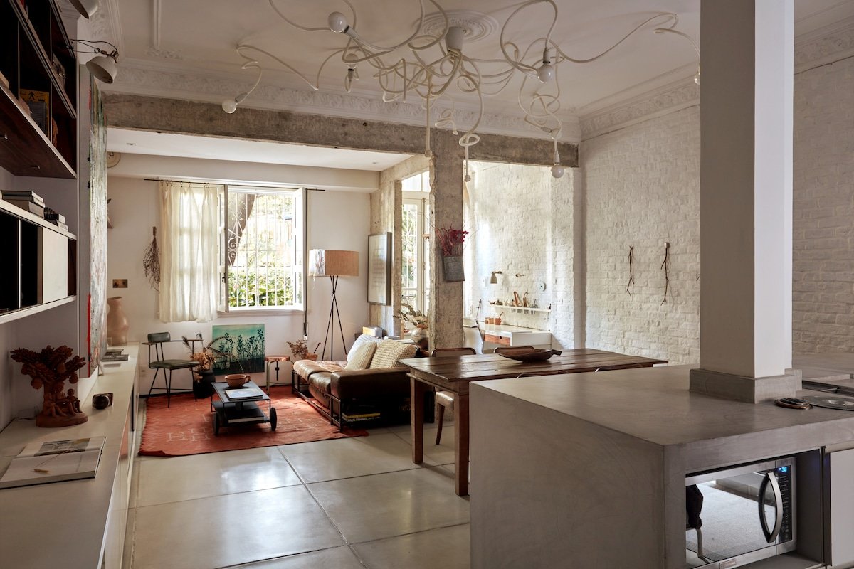 Loft com arte, design e alma, perto de tudo. gallery image 4