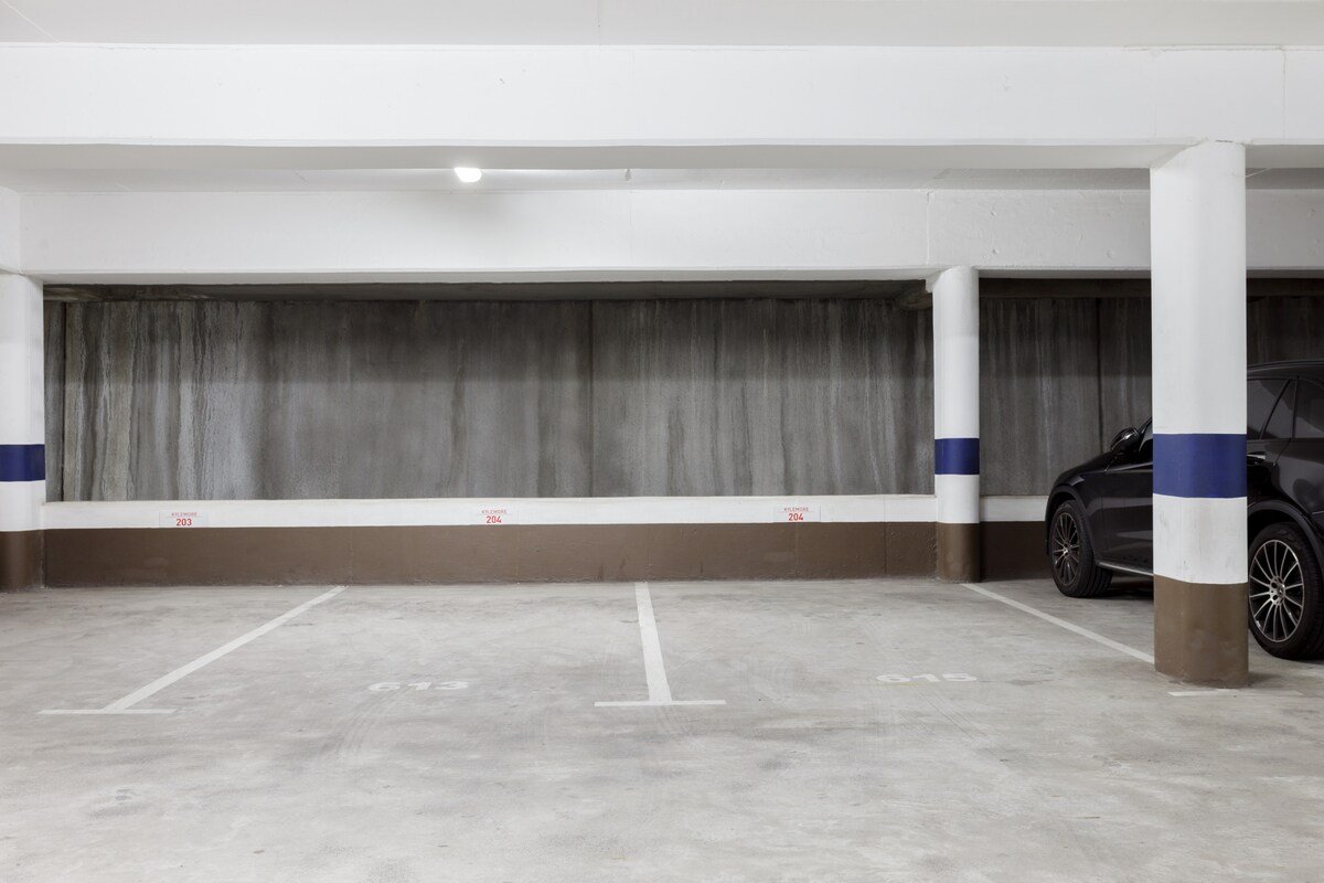 Refined and Luxurious V&A Waterfront Flat gallery image 4