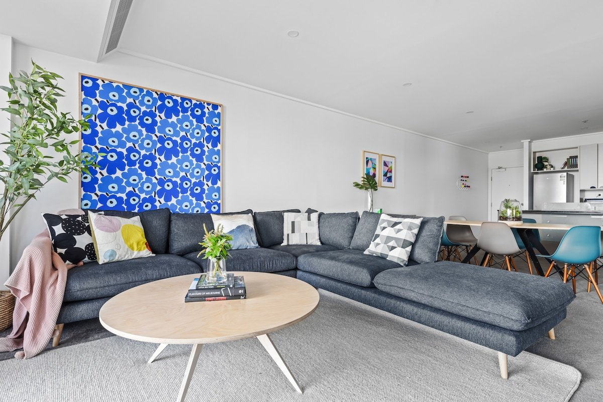 Alana- Penthouse style 3bed/2bath Melbourne Home gallery image 3